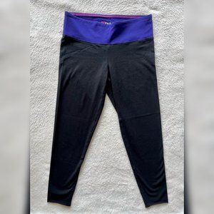 Artizia TNA Black 3/4 Length Leggings